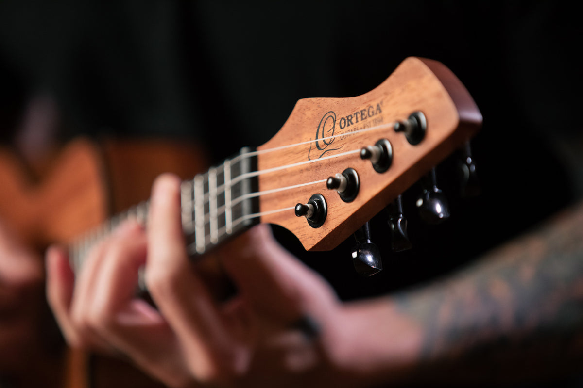 ORTEGA Horizon Serie Konzert Preamp Ukulele 4 String - Mahogany Natural