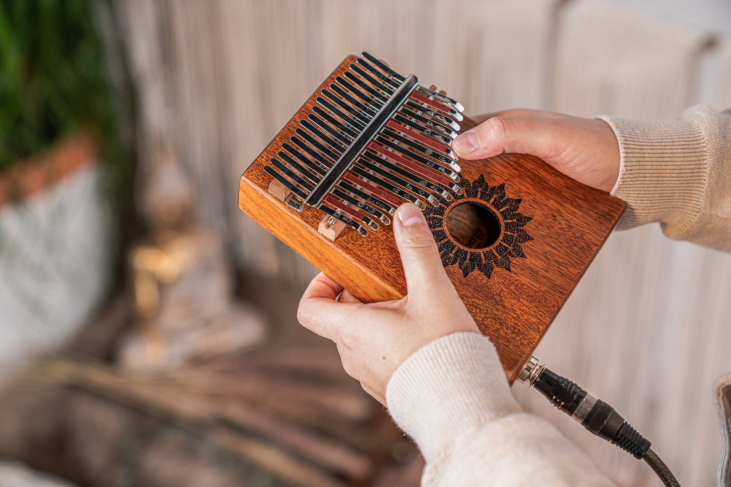 Meinl Sonic Energy Soundhole Pickup Kalimba - 17 Töne / Mahagoni