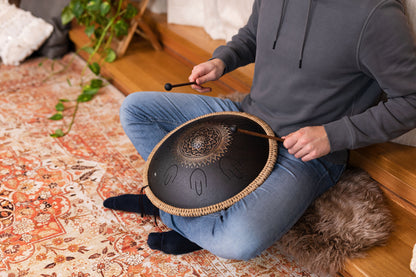 MEINL Sonic Energy Octave Steel Tongue Drum 16" - D Kurd/9 Notes/440 Hz - Lasered Floral Design/Black