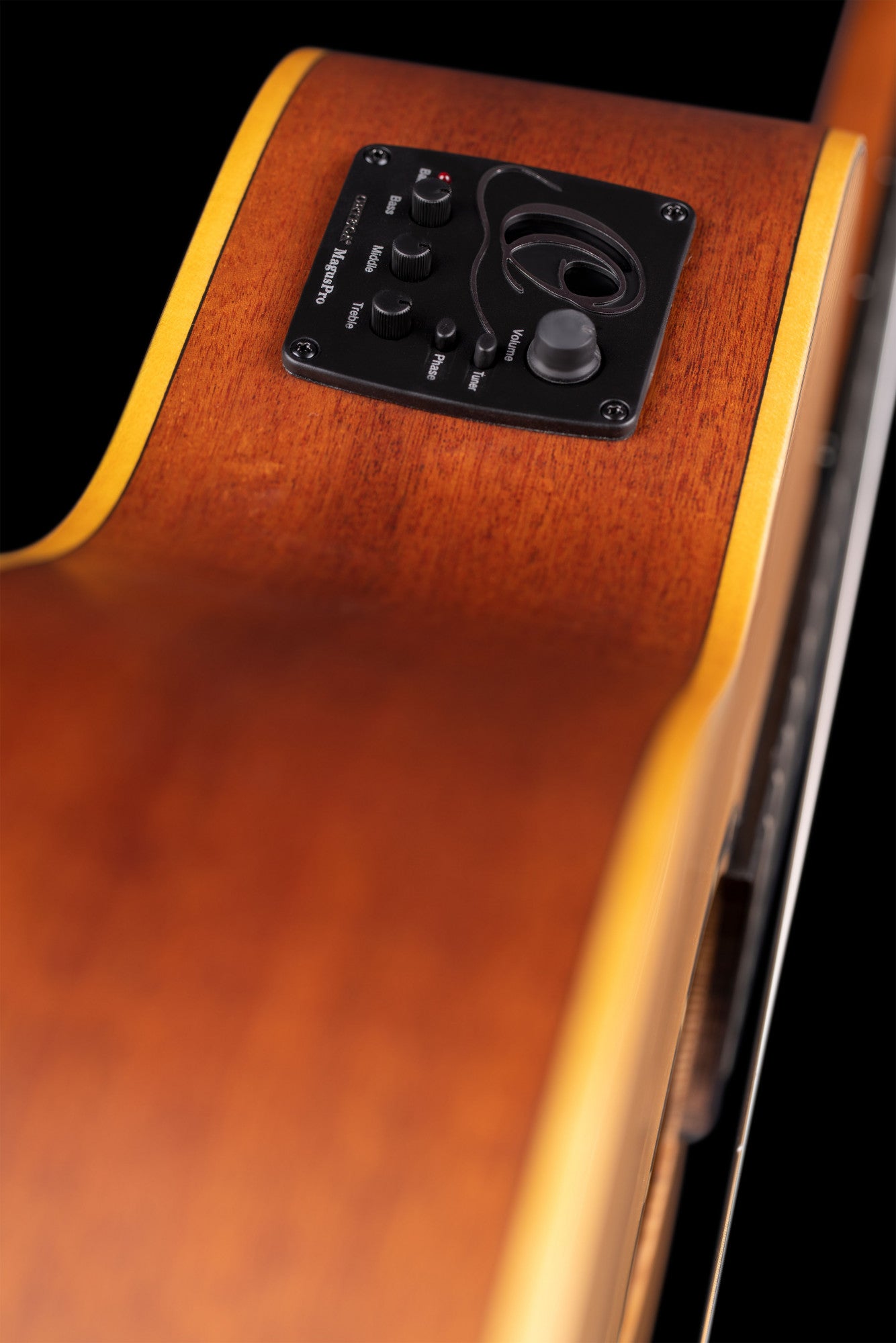 ORTEGA Family Series Pro 4/4 Slim Neck Konzertgitarre 6 String - Massive Zeder / Mahagoni Natur + Bag