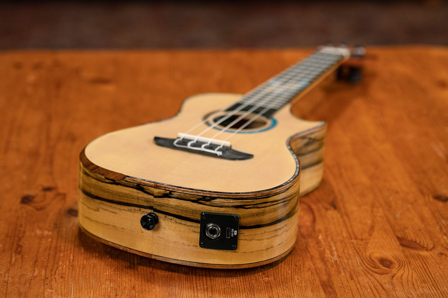 ORTEGA The Private Room Series Konzert Ukulele 4 String - Spruce / White Ebony Natural + Bag