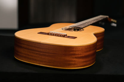 ORTEGA Family Series 4/4 Konzertgitarre 6 String - Mahagoni Natur + Bag