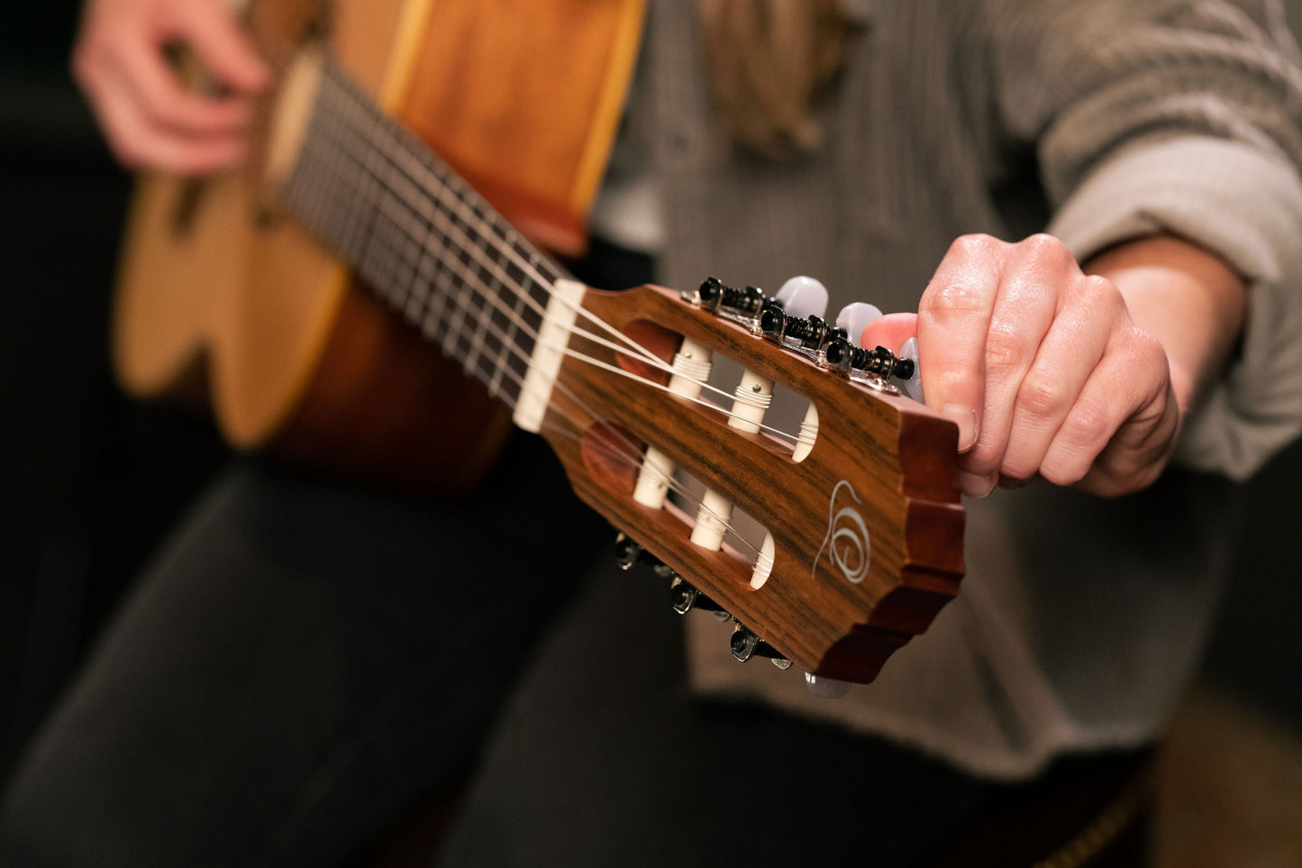 ORTEGA Family Series 7/8 Konzertgitarre 6 String - Mahagoni Natur + Bag