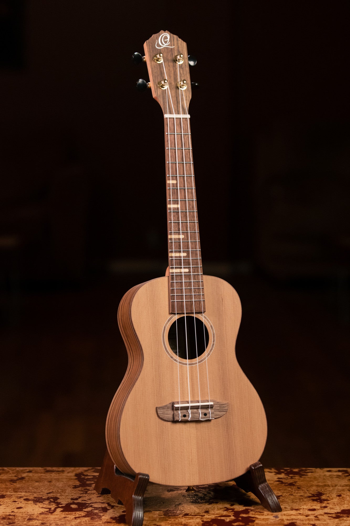 ORTEGA Timber Series Concert Ukulele 4 String - Solid Cedar / Walnut Natural + Bag