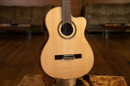 ORTEGA Performer Series 4/4 Classical Guitar 6-String - Natural + Gig Bag