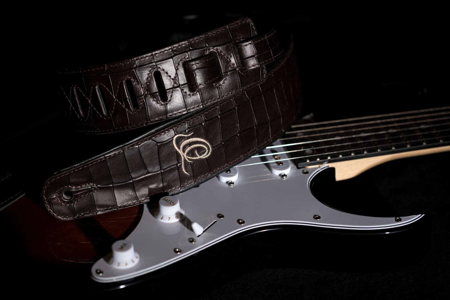 ORTEGA Echtledergitarrengurt - Dark Brown Croco