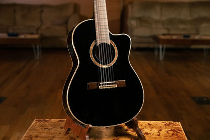 ORTEGA Performer Series 4/4 Thinline Konzertgitarre 6-String - Black + Gigbag