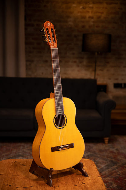 ORTEGA Family Series Pro 4/4 Classical Guitar 6 String - Solid North American Spruce + Gig Bag
