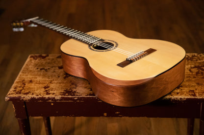 ORTEGA Student Series Pro DeLuxe 4/4 Classical Guitar 6 String - Solid Spruce / Catalpa Natural