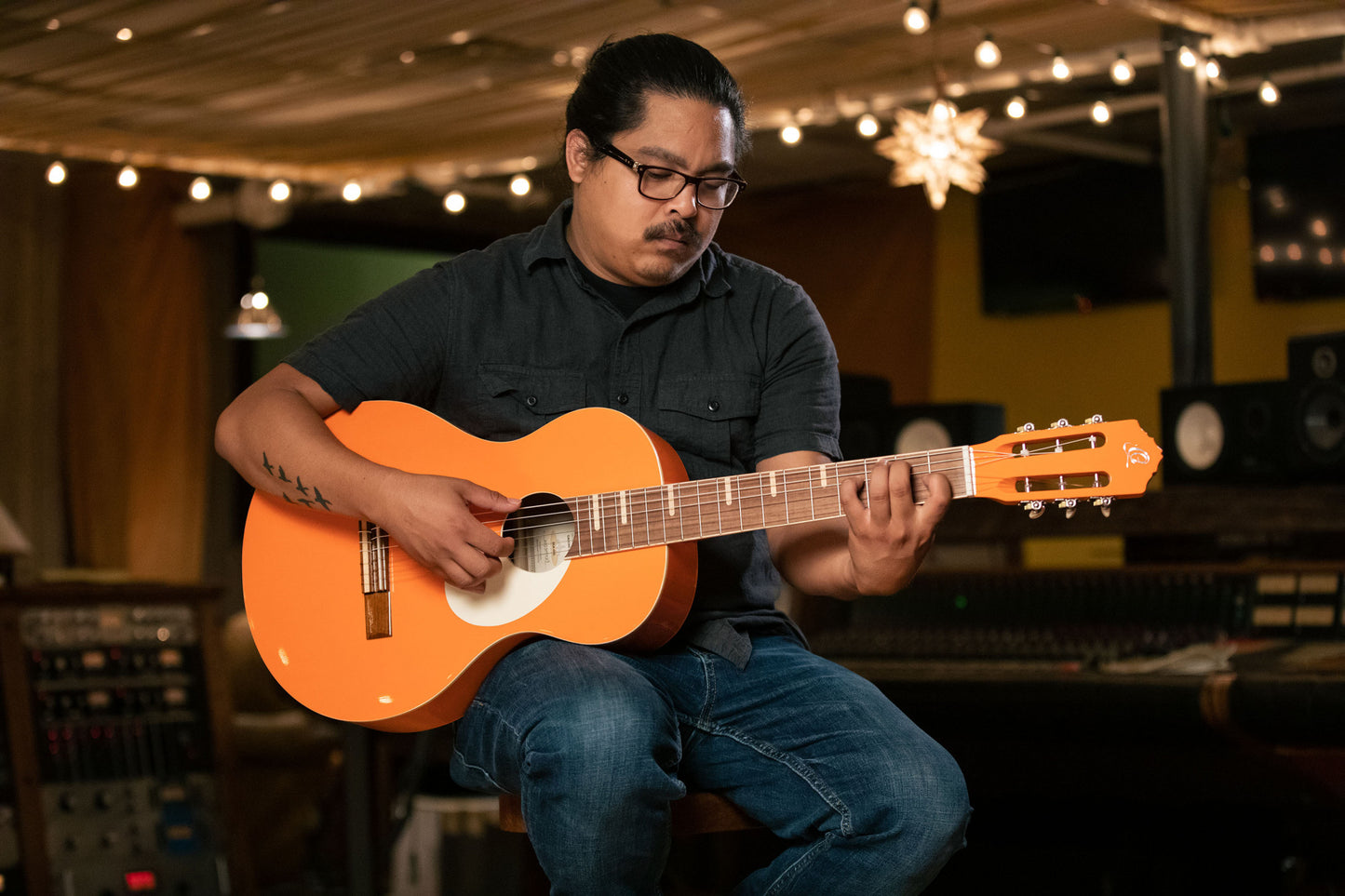 ORTEGA Gaucho Series Akustikgitarre 6 String - Ortega Orange + Bag