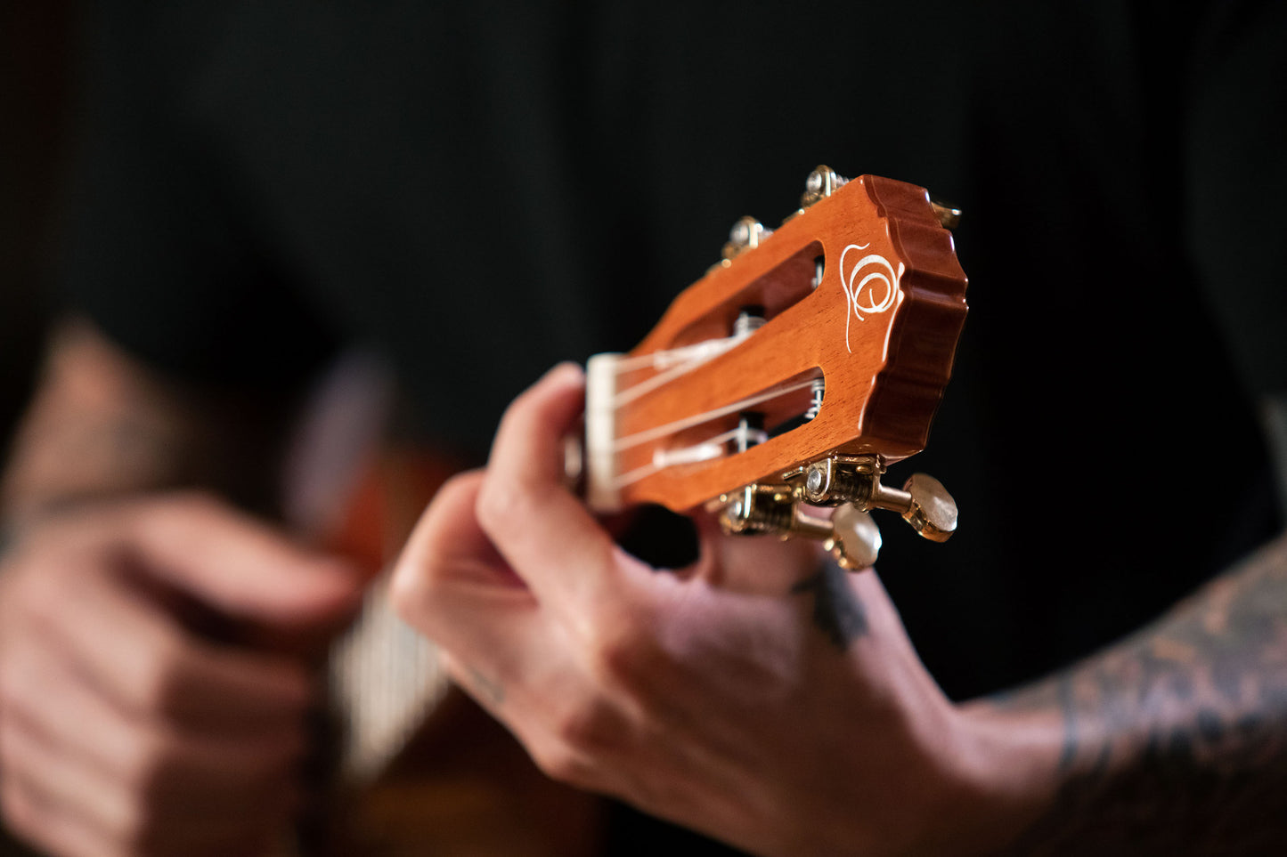 ORTEGA Custom Built Series Concert Ukulele 4 String - Solid Mahogany Natural + Bag