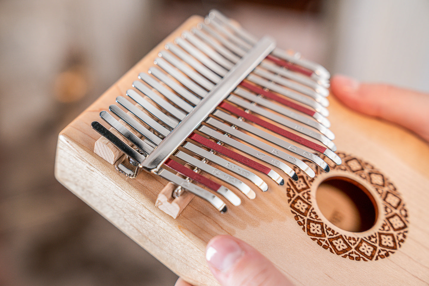 Meinl Sonic Energy Soundhole Pickup Kalimba - 17 Töne / Ahorn