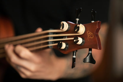 ORTEGA Lizard Serie Short Scale Fretless Uke Bass 4 String - Solid Mahogany Natural + Bag