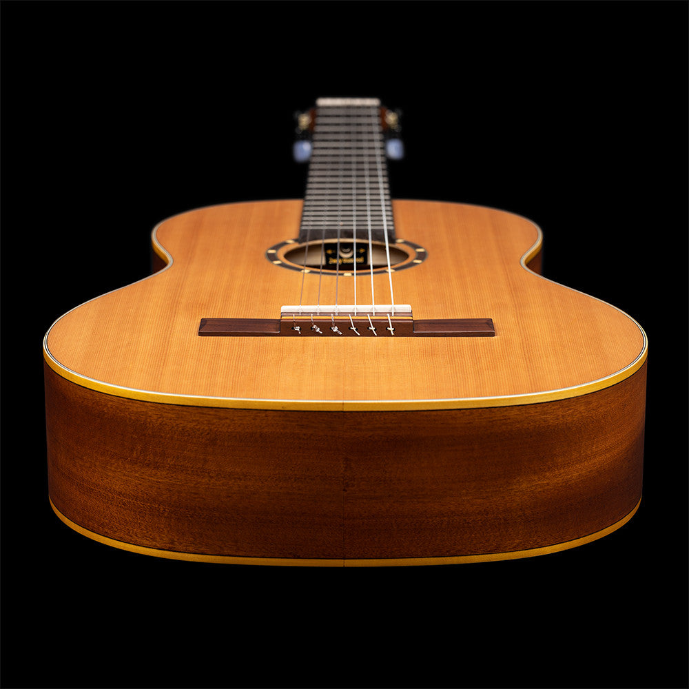 ORTEGA Family Series 4/4 Konzertgitarre 6 String Lefty - Zeder / Mahagoni Natur + Bag