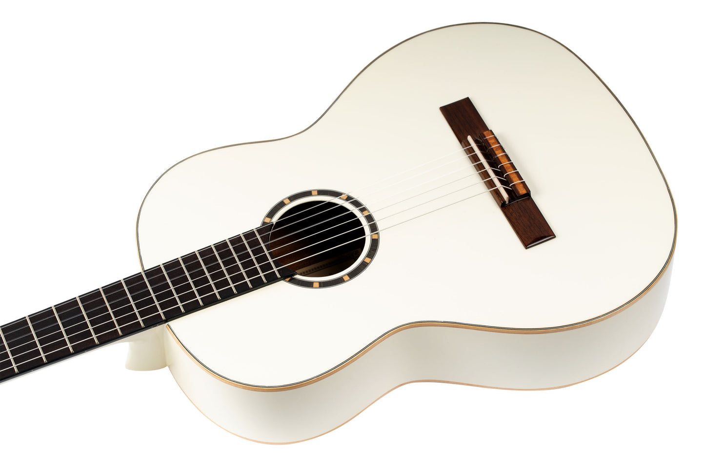 ORTEGA Family Series 4/4 Slim Neck Konzertgitarre 6 String - Weiß + Bag