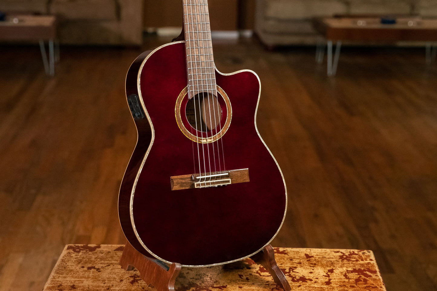 ORTEGA Performer Series 4/4 Thinline Konzertgitarre 6-String - Stained Red + Gigbag