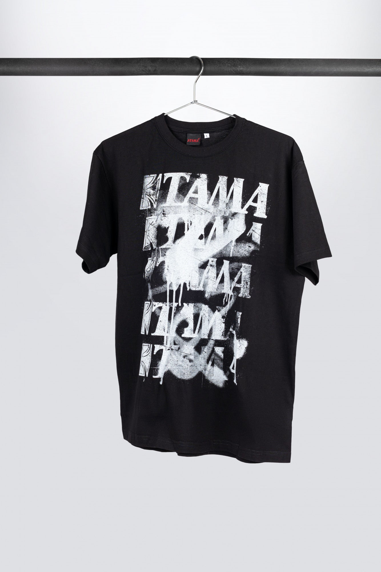 TAMA T-Shirt in schwarz mit Spray Paint Frontprint