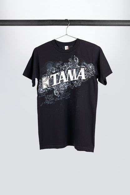 TAMA T-Shirt in schwarz mit Flourish Tee Print
