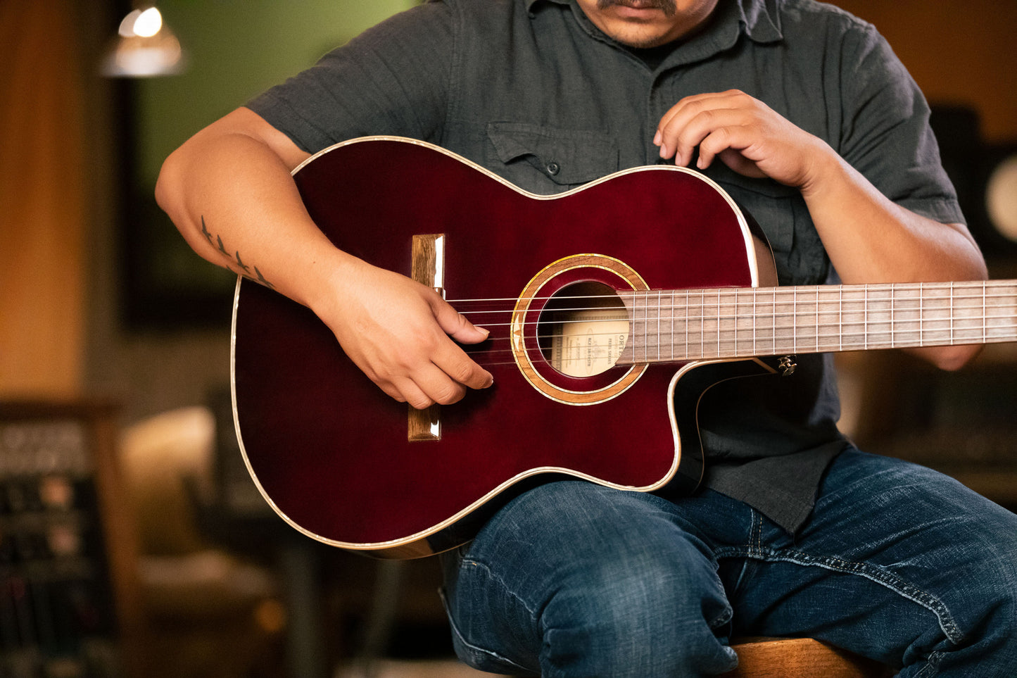 ORTEGA Performer Series 4/4 Thinline Konzertgitarre 6-String - Stained Red + Gigbag