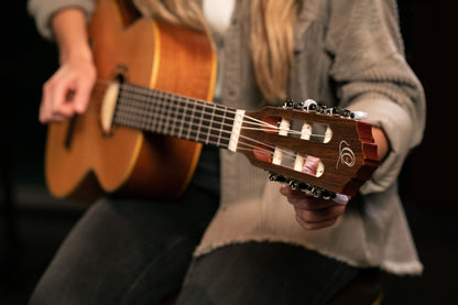 ORTEGA Family Series 3/4 Konzertgitarre 6 String - Zeder / Mahagoni Natur + Bag
