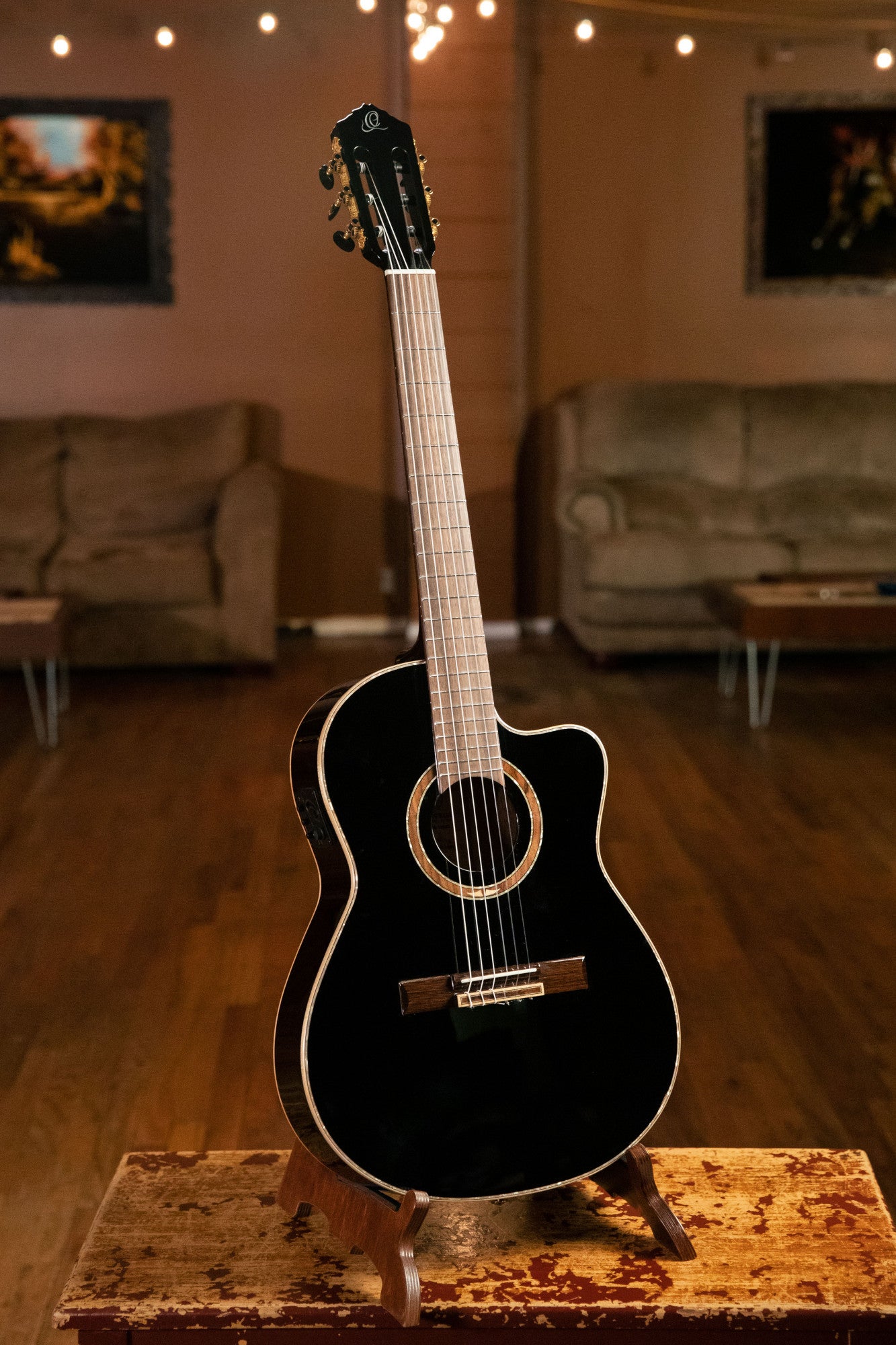 ORTEGA Performer Series 4/4 Thinline Konzertgitarre 6-String - Black + Gigbag