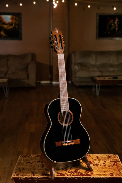 ORTEGA Family Series 3/4 Classical Guitar 6 String - Spruce / Mahogany Black + Gig Bag