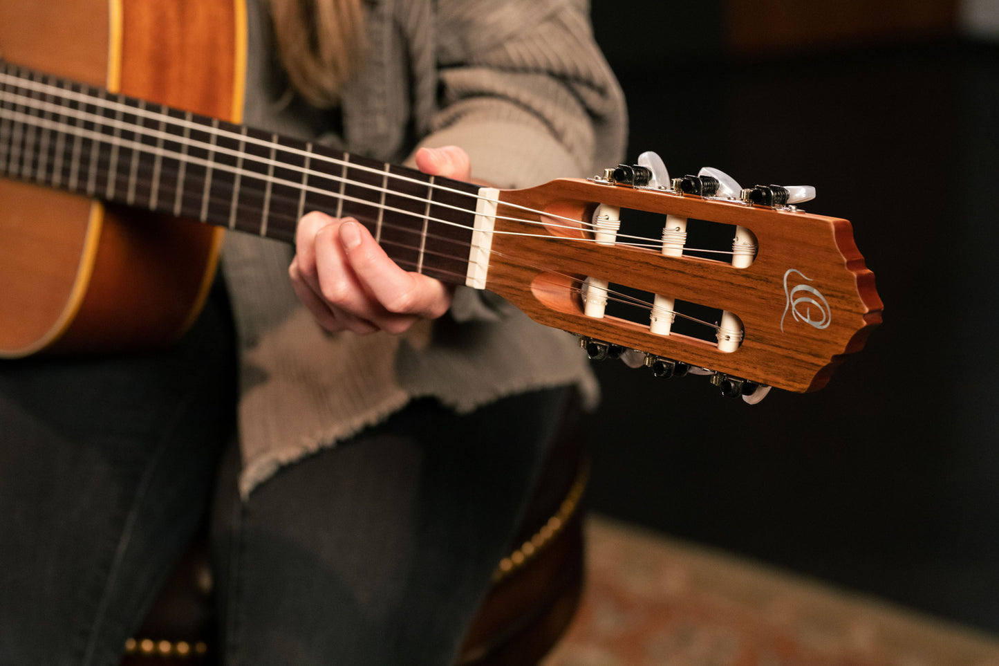 ORTEGA Family Series 7/8 Konzertgitarre 6 String - Zeder / Mahagoni Natur + Bag