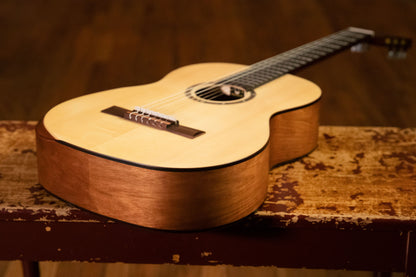 ORTEGA Student Series Pro DeLuxe 4/4 Classical Guitar 6 String - Solid Spruce / Catalpa Natural