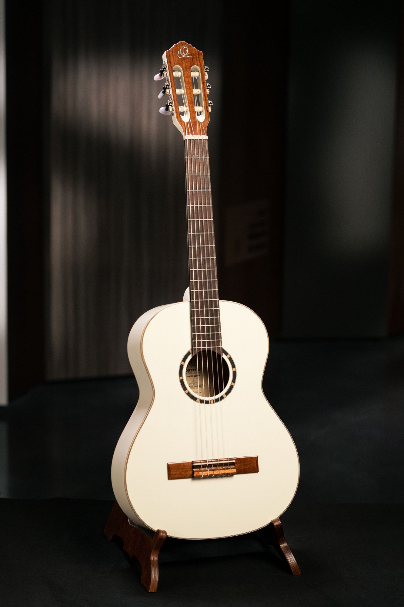 ORTEGA Family Series 3/4 Classical Guitar 6 String - White + Gigbag