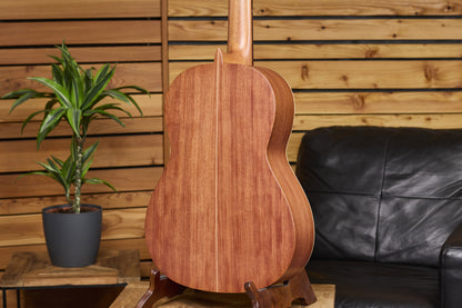 ORTEGA Traditional Series 4/4 Konzertgitarre  6-String + Pro Gigbag