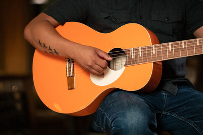 ORTEGA Gaucho Series Akustikgitarre 6 String - Ortega Orange + Bag