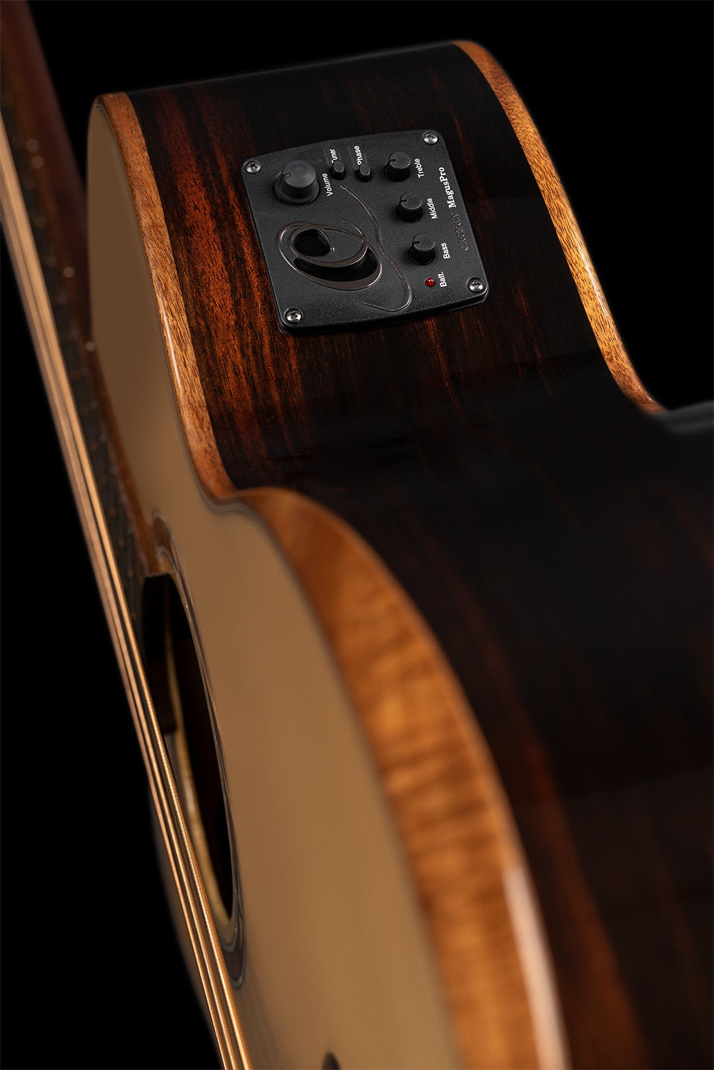ORTEGA The Private Room Medium Scale Acoustic Bass 4 String Lefty - Spruce / Striped Ebony Natural + Bag