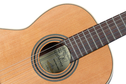 ORTEGA Traditional Series 4/4 Konzertgitarre 6-String + Pro Gigbag