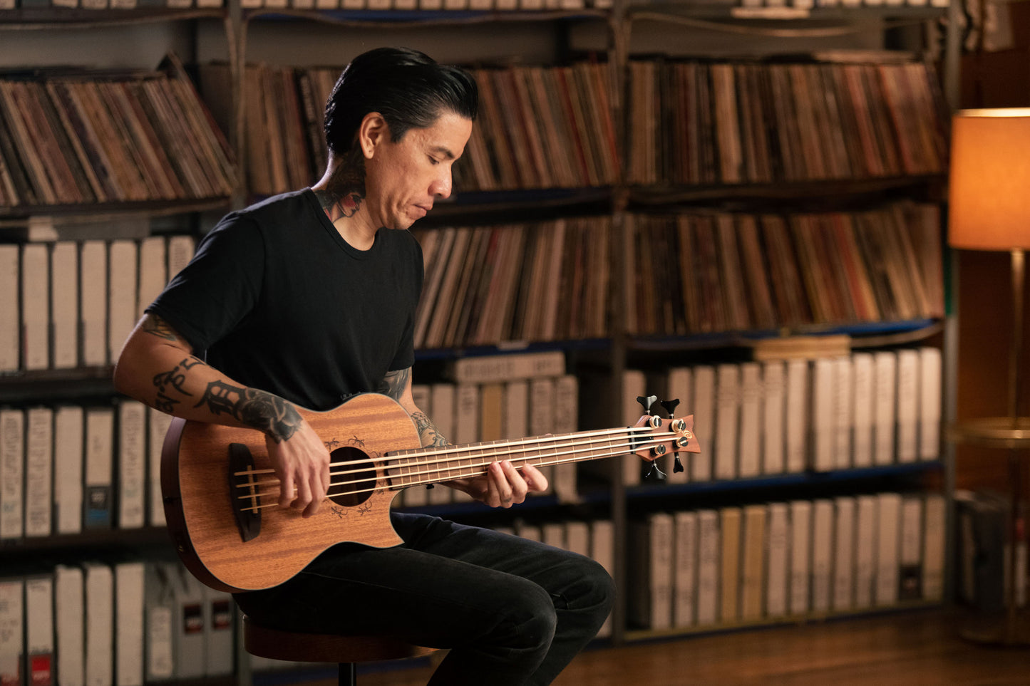 ORTEGA Lizard Serie Short Scale Fretless Uke Bass 4 String - Solid Mahogany Natural + Bag
