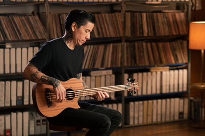 ORTEGA Lizard Serie Short Scale Fretless Uke Bass 4 String - Solid Mahogany Natural + Bag
