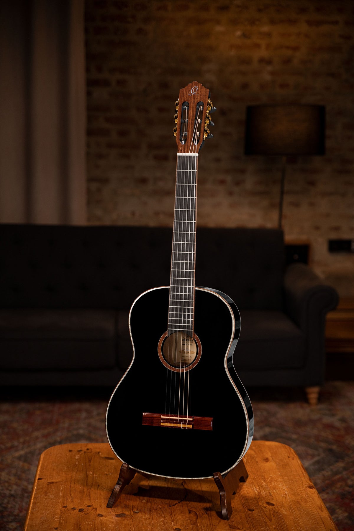 ORTEGA Family Series 4/4 Konzertgitarre 6 String Lefty - Fichte / Mahagoni + Bag