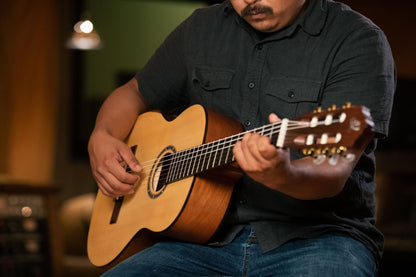 ORTEGA Student Series Pro DeLuxe 4/4 Classical Guitar 6 String - Solid Spruce / Catalpa Natural