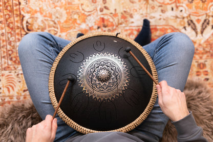 MEINL Sonic Energy Octave Steel Tongue Drum 16" - D Kurd/9 Notes/440 Hz - Lasered Floral Design/Black