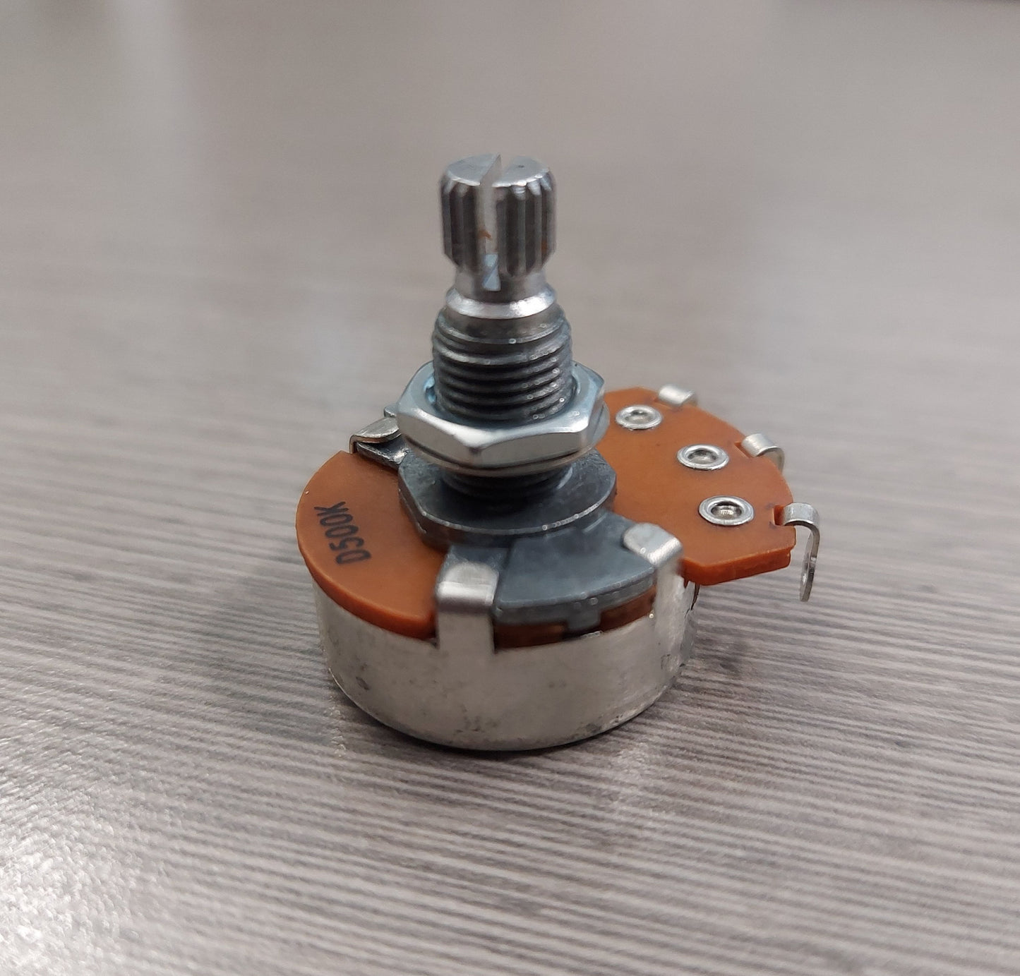 IBANEZ Potentiometer 500 K/D-CURV - 24mm, 14mm länge Keilnabe für SIGNATURE/GIO/RG Modelle