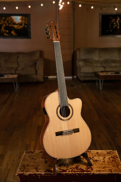 ORTEGA Performer Series 4/4 Thinline Classical Guitar 6-String - Natural + Gig Bag
