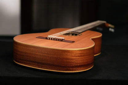 ORTEGA Family Series 4/4 Konzertgitarre 6 String - Zeder / Mahagoni Natur + Bag