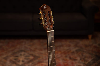 ORTEGA Performer Series 4/4 Konzertgitarre 6-String - Natural + Gigbag