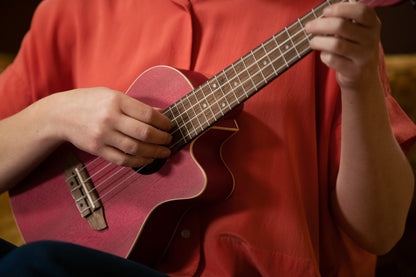 ORTEGA Earth Serie Konzert Preamp Ukulele 4 String - Raspberry Red