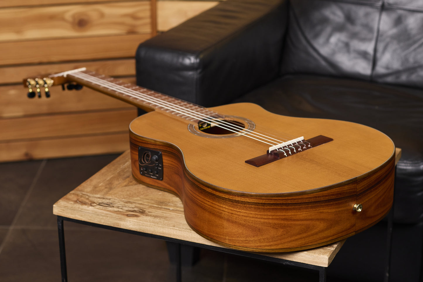 ORTEGA Thermo Series 4/4 Nylon String Guitar 6-String + Pro Gigbag