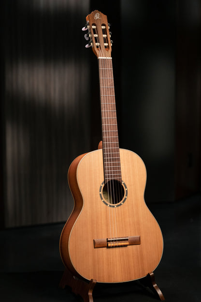 ORTEGA Family Series 4/4 Konzertgitarre 6 String - Zeder / Mahagoni Natur + Bag