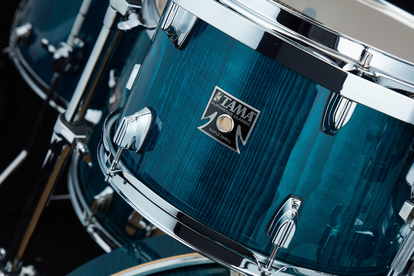 TAMA Superstar Classic Drum Set 7 teilig - Gloss Sapphire Lacebark Pine/Chrom HW + SM5W Hardware Kit