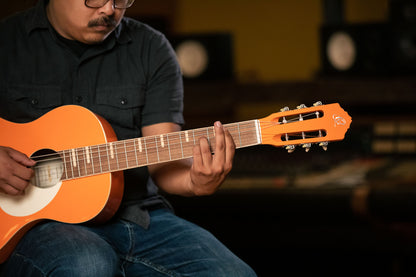ORTEGA Gaucho Series Akustikgitarre 6 String - Ortega Orange + Bag