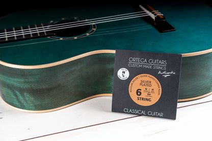 ORTEGA Custom Made Strings Authentic 4/4 Mensur - Konzertgitarre  6 String
