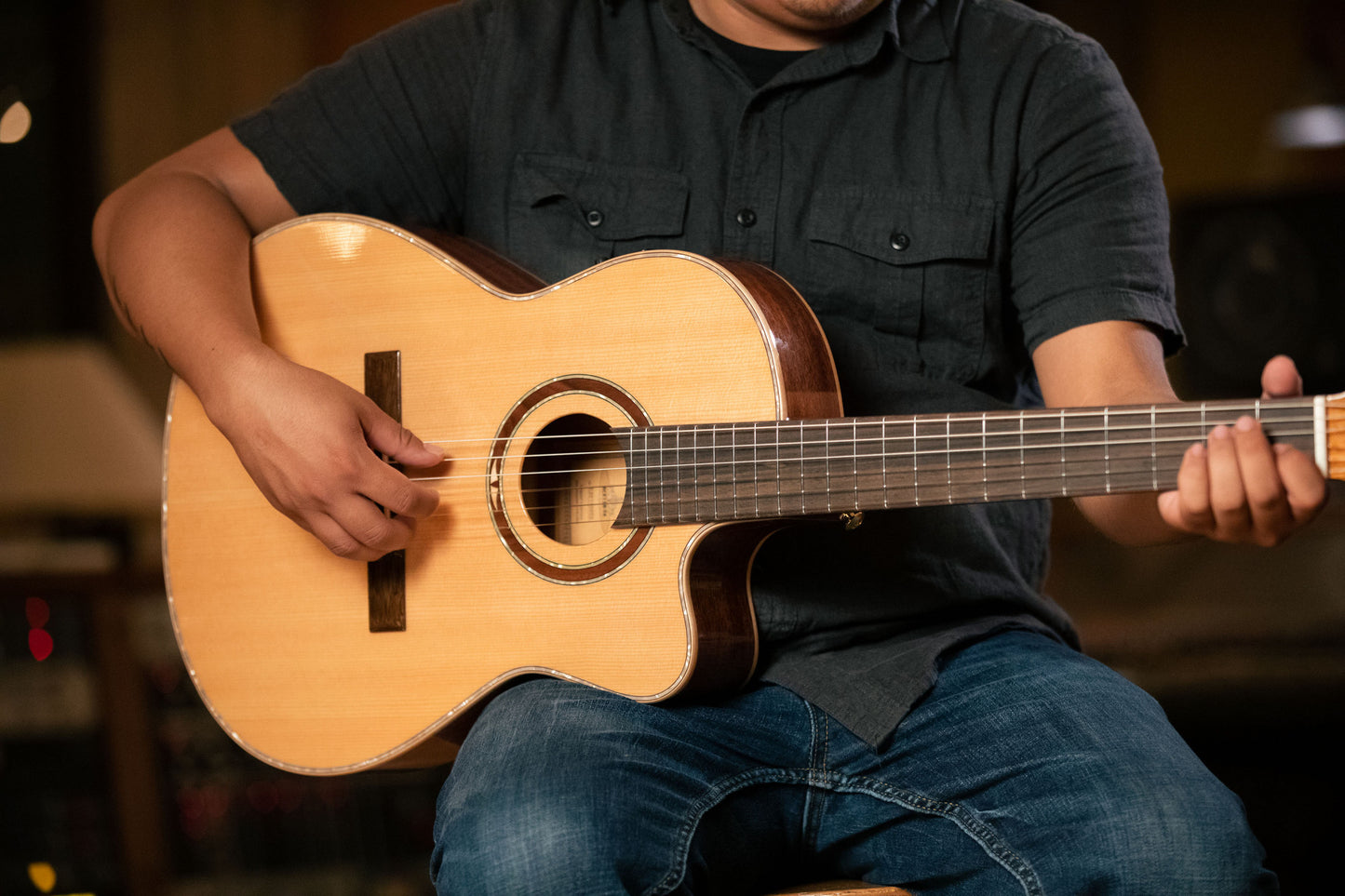ORTEGA Performer Series 4/4 Thinline Konzertgitarre 6-String - Natural + Gigbag