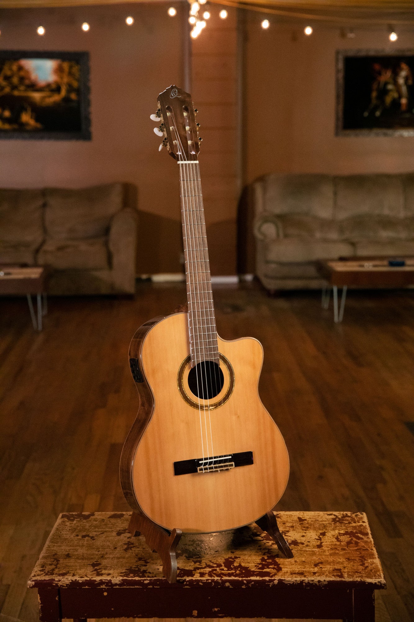 ORTEGA Performer Series 4/4 Classical Guitar 6-String - Natural + Gig Bag